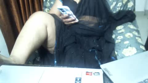 Snapshot of crezybhabihot chatting on 02/11/25, 11:21 Sonika69 online show from 02/11/25, 11:21