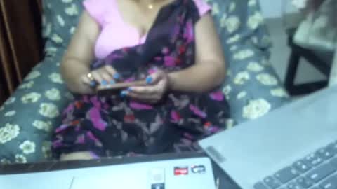 Snapshot of crezybhabihot chatting on 02/21/25, 04:18 Sonika69 online show from 02/21/25, 04:18