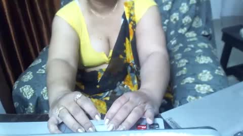 Snapshot of crezybhabihot chatting on 03/02/25, 06:16 Sonika69 online show from 03/02/25, 06:16