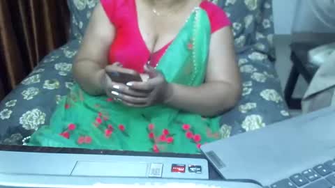 Snapshot of crezybhabihot chatting on 03/08/25, 05:28 Sonika69 online show from 03/08/25, 05:28