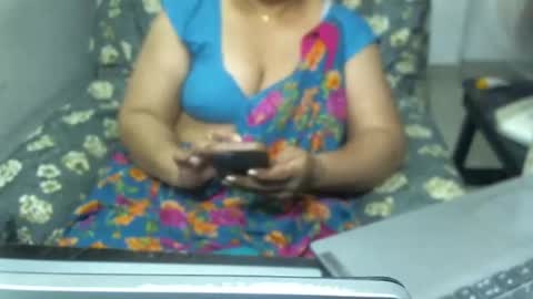 Snapshot of crezybhabihot chatting on 03/09/25, 07:15 Sonika69 online show from 03/09/25, 07:15