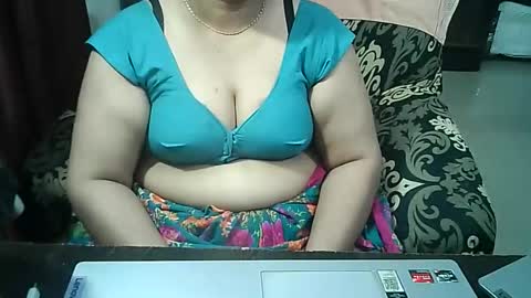 Snapshot of crezybhabihot chatting on 09/15/25, 03:06 Sonika69 online show from 09/15/25, 03:06