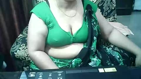 Snapshot of crezybhabihot chatting on 09/29/25, 06:57 Sonika69 online show from 09/29/25, 06:57