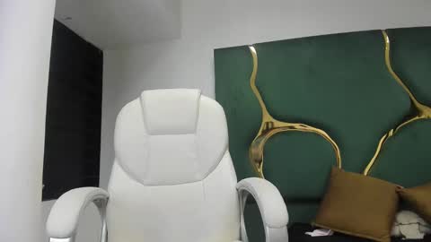 Snapshot of criistaal__ chatting on 02/03/25, 08:24 Criistaal online show from 02/03/25, 08:24