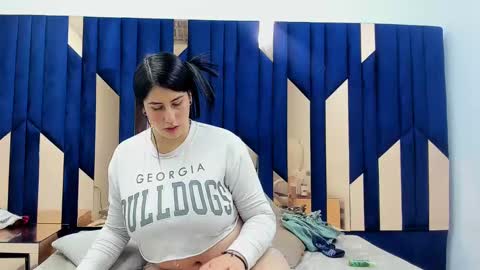 Snapshot of criistaal__ chatting on 03/08/25, 08:33 Criistaal online show from 03/08/25, 08:33