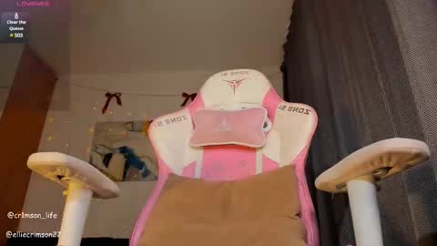 Snapshot of crimson_baby chatting on 02/26/25, 07:53 crimson baby online show from 02/26/25, 07:53