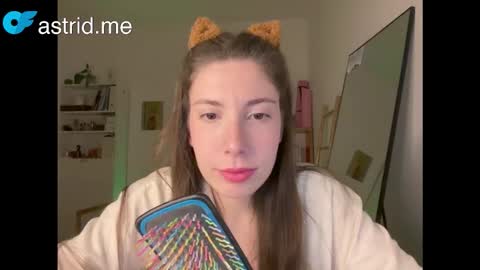 Snapshot of cringebutcute chatting on 10/22/25, 10:20 Astrid online show from 10/22/25, 10:20