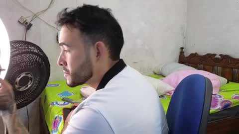 Snapshot of cris_simons chatting on 01/01/25, 08:37 cris_simons online show from 01/01/25, 08:37