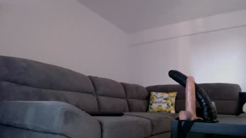 cris_tinne online show from 06/25/26, 04:00