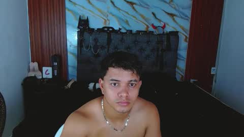 Snapshot of crisandmery chatting on 11/24/25, 06:40 CRISANDMERY online show from 11/24/25, 06:40