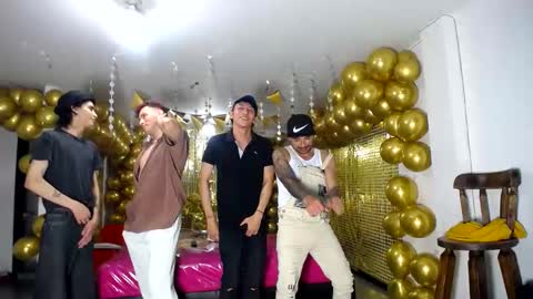 Snapshot of crismens chatting on 12/15/24, 03:13 crismens online show from 12/15/24, 03:13