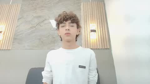 Snapshot of criss_allen1 chatting on 11/20/25, 03:34 CRISS online show from 11/20/25, 03:34