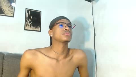 criss_zuri online show from 11/22/25, 11:31