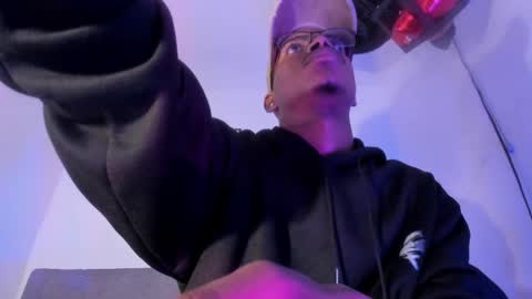 criss_zuri online show from 04/28/26, 11:59
