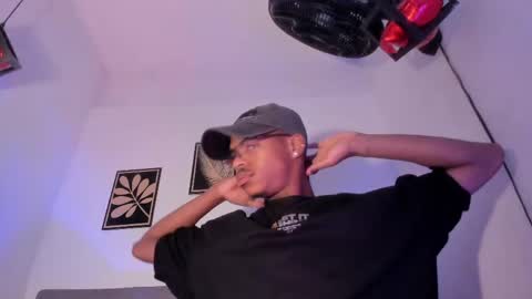 criss_zuri online show from 05/01/26, 12:43
