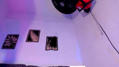 criss_zuri online show from 05/11/26, 04:04