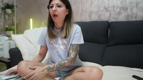 crissy_love online show from 02/09/25, 10:43