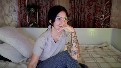 crissy_love online show from 09/17/25, 09:38