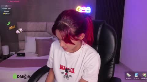 Snapshot of cristal__adams chatting on 09/19/25, 12:39 cristal__adams online show from 09/19/25, 12:39