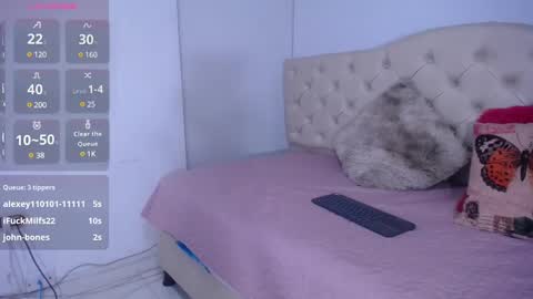 Snapshot of cristal_horny19 chatting on 02/23/25, 06:17 Milena online show from 02/23/25, 06:17