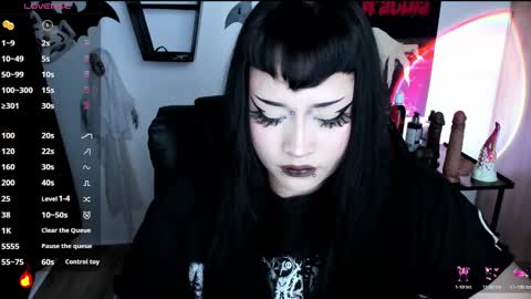 Snapshot of cristal_kosh chatting on 11/04/25, 10:20 Cris online show from 11/04/25, 10:20