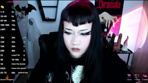 Snapshot of cristal_kosh chatting on 11/08/25, 09:57 Cris online show from 11/08/25, 09:57