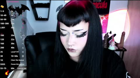 Snapshot of cristal_kosh chatting on 11/13/25, 06:07 Cris online show from 11/13/25, 06:07