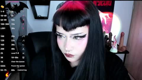 Snapshot of cristal_kosh chatting on 11/19/25, 09:59 Cris online show from 11/19/25, 09:59