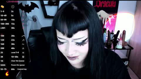 Snapshot of cristal_kosh chatting on 11/24/25, 09:47 Cris online show from 11/24/25, 09:47