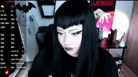 Snapshot of cristal_kosh chatting on 01/15/26, 08:34 Cris online show from 01/15/26, 08:34