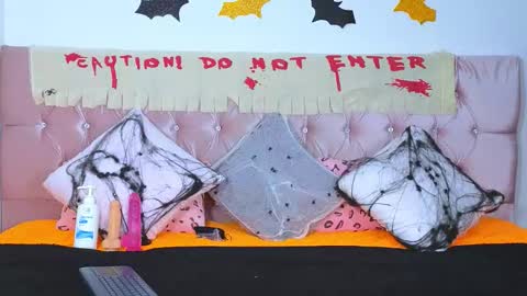 cristal_moon01 online show from 10/13/25, 07:47