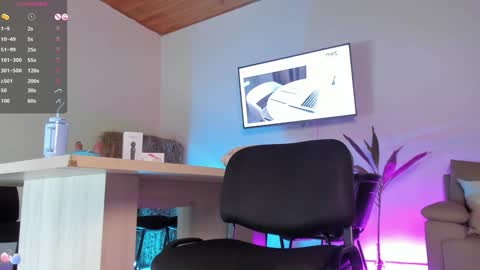 Snapshot of cristal_princess_ chatting on 12/14/24, 06:35 Cristal online show from 12/14/24, 06:35