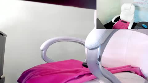 Snapshot of cristal_princess_ chatting on 01/04/25, 07:13 Cristal online show from 01/04/25, 07:13