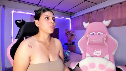 Snapshot of cristal_smith20 chatting on 03/25/26, 12:00 cristal_smith20 online show from 03/25/26, 12:00