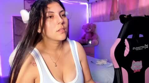 Snapshot of cristal_smith20 chatting on 05/04/26, 02:13 cristal_smith20 online show from 05/04/26, 02:13