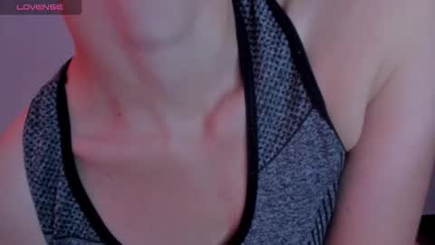 Snapshot of cristal_t2 chatting on 02/17/26, 07:09 cristal_t2 online show from 02/17/26, 07:09