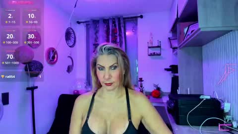 Cristal Ayala online show from 05/15/26, 12:17