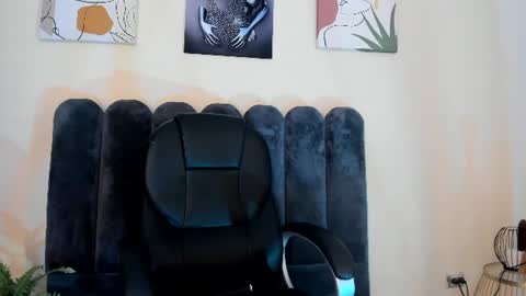 cristalfoxy_ online show from 06/11/26, 12:32