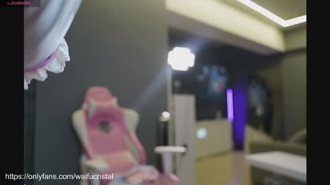 Snapshot of cristalhill chatting on 11/02/25, 11:29 Laura online show from 11/02/25, 11:29