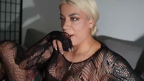 Snapshot of cristalhill chatting on 01/19/26, 02:37 Laura online show from 01/19/26, 02:37