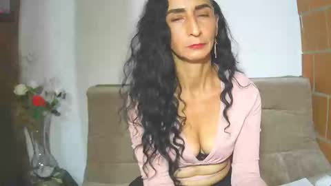 Snapshot of cristalvelvet chatting on 05/20/26, 10:49 online show from 05/20/26, 10:49