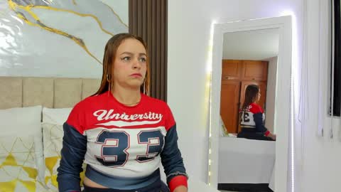 Snapshot of cristalwalker__ chatting on 03/25/26, 10:32 cristal walker online show from 03/25/26, 10:32