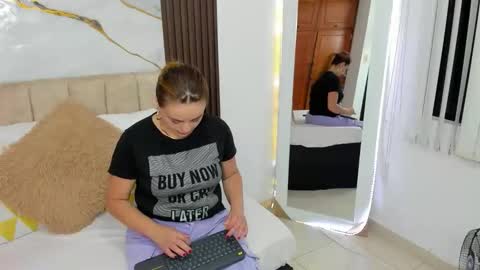 Snapshot of cristalwalker__ chatting on 04/08/26, 10:26 cristal walker online show from 04/08/26, 10:26