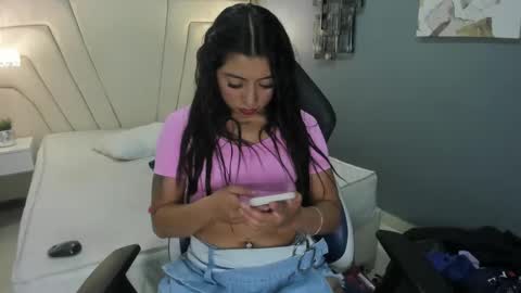 Snapshot of cristel_natt chatting on 01/09/25, 03:58 Independent Model online show from 01/09/25, 03:58