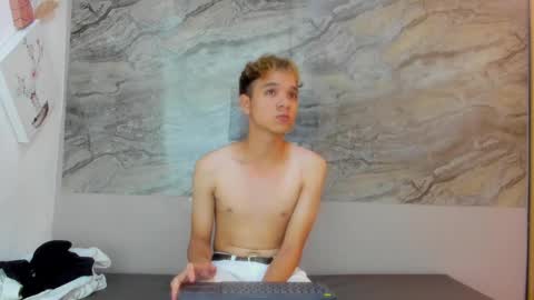 Snapshot of cristhian_cody chatting on 10/04/25, 03:32 Cristhian online show from 10/04/25, 03:32