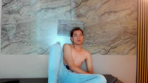 Snapshot of cristhian_cody chatting on 10/21/25, 03:57 Cristhian online show from 10/21/25, 03:57