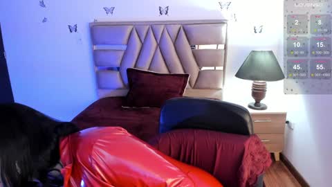 Snapshot of cristie_ortiz chatting on 12/12/24, 11:58 Cristina online show from 12/12/24, 11:58