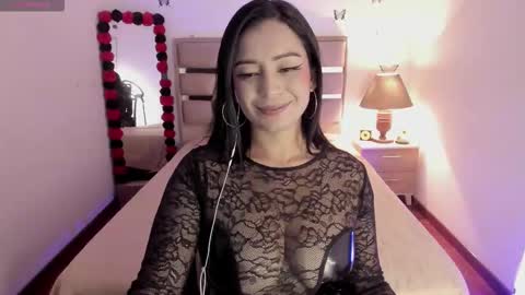 Snapshot of cristie_ortiz chatting on 09/30/25, 11:43 Cristina online show from 09/30/25, 11:43