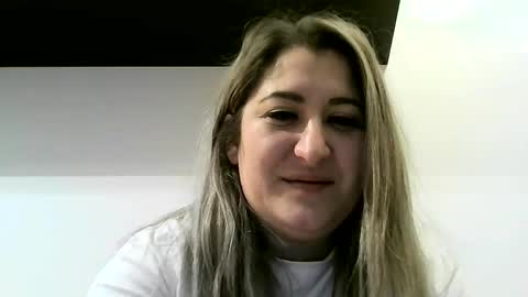 Snapshot of cristina20021991 chatting on 01/01/25, 01:37 cristina20021991 online show from 01/01/25, 01:37