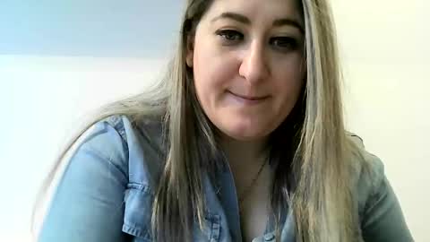 Snapshot of cristina20021991 chatting on 01/01/25, 01:05 cristina20021991 online show from 01/01/25, 01:05